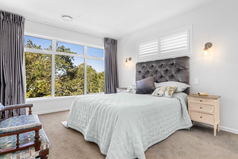 Photo of property in 341 Devonport Road, Tauranga, 3110