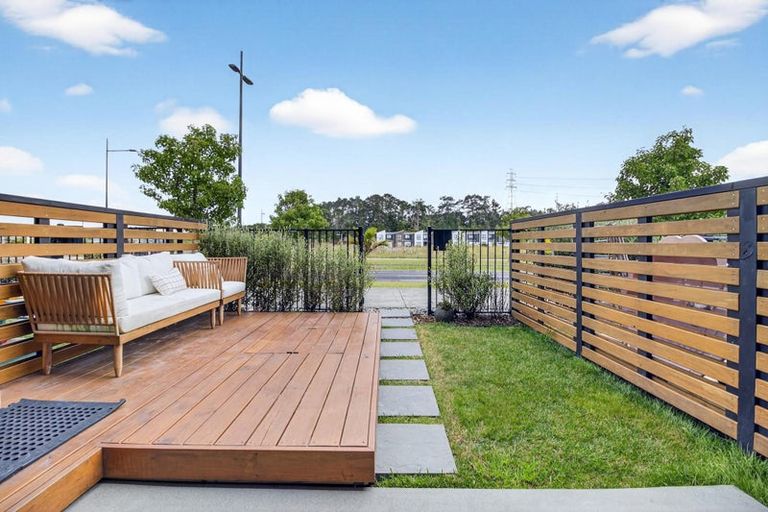 Photo of property in 54 Papatupu Way, Kumeu, 0810