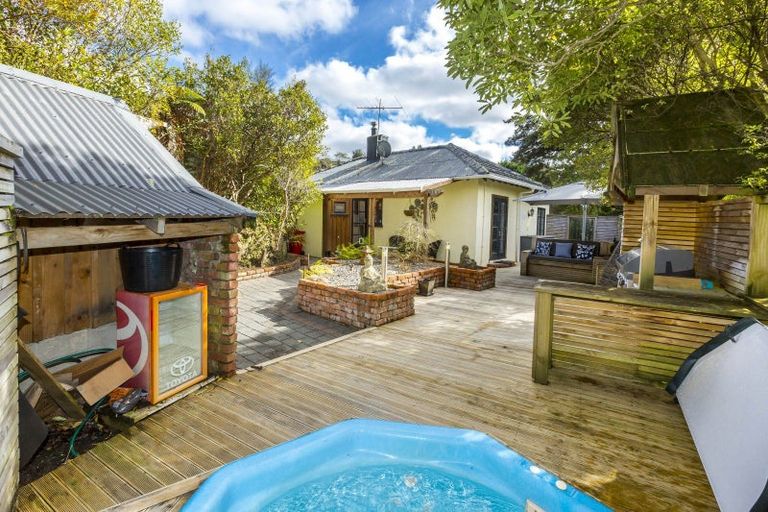 Photo of property in 1 Wyndham Road, Pinehaven, Upper Hutt, 5019