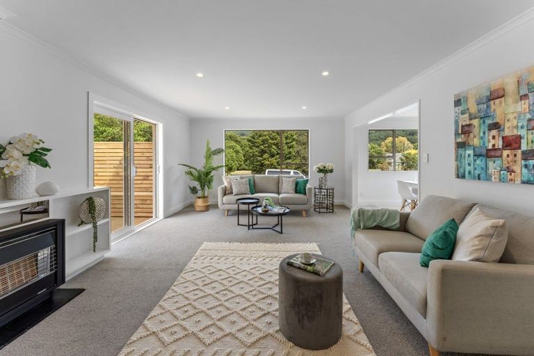 Photo of property in 11 Amber Grove, Birchville, Upper Hutt, 5018