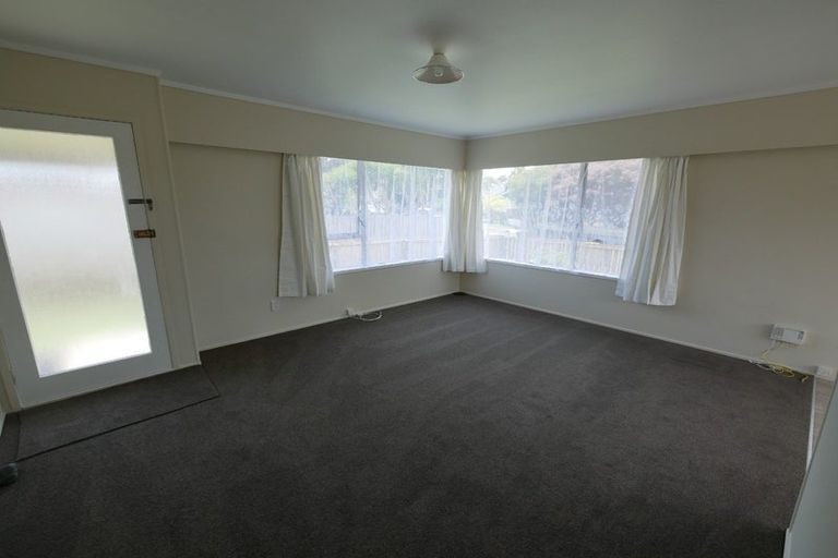 Photo of property in 1/32 Challen Close, Conifer Grove, Takanini, 2112