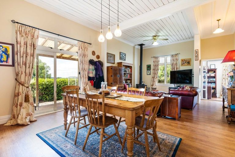 Photo of property in 50 Coulters Line, Kiwitea, Feilding, 4777