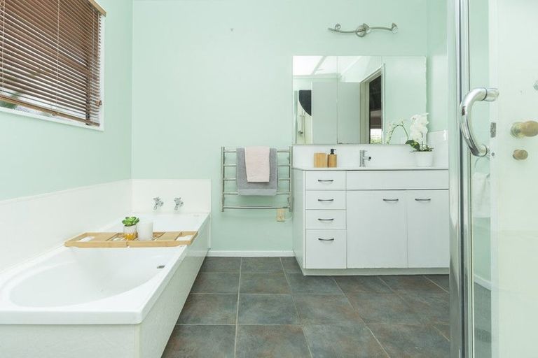 Photo of property in 6 Rogers Place, Fairview Downs, Hamilton, 3214