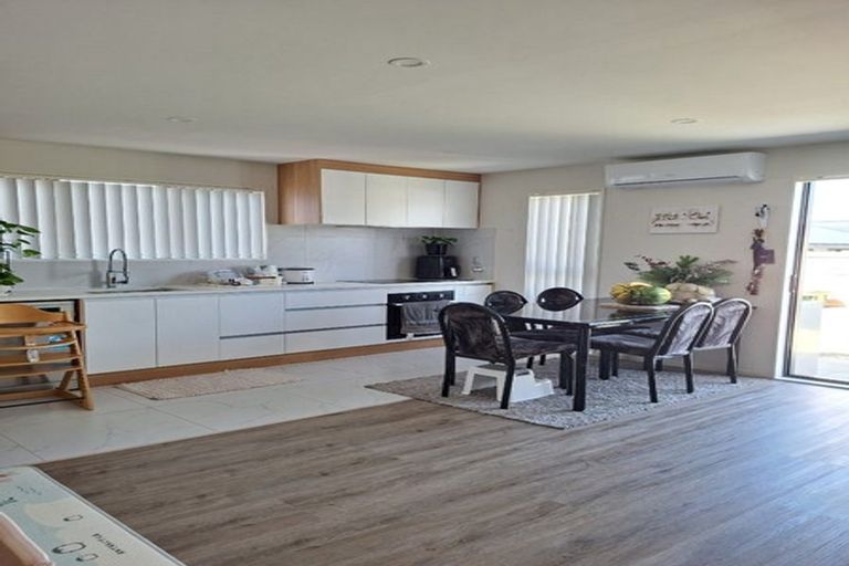 Photo of property in 20 Rorotu Avenue, Karaka, Papakura, 2113