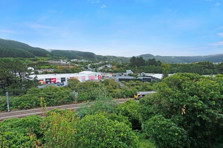 Photo of property in 15b Florio Terrace, Tawa, Wellington, 5028