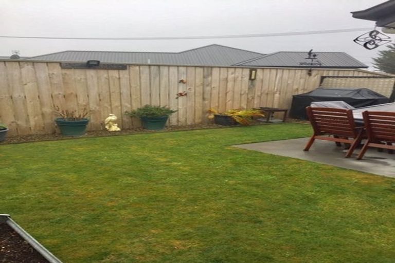 Photo of property in 73 Wattle Drive, New Brighton, Christchurch, 8083