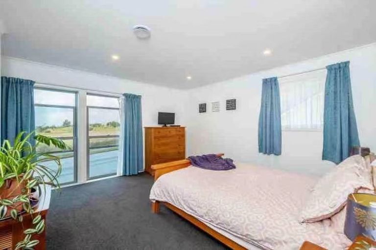 Photo of property in 63b Westgate Drive, Massey, Auckland, 0614