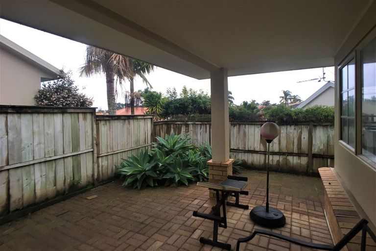 Photo of property in 15 Westminster Gardens, Unsworth Heights, Auckland, 0632