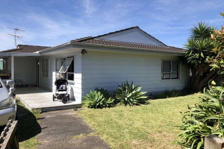 Photo of property in 33 Athena Drive, Totara Vale, Auckland, 0629