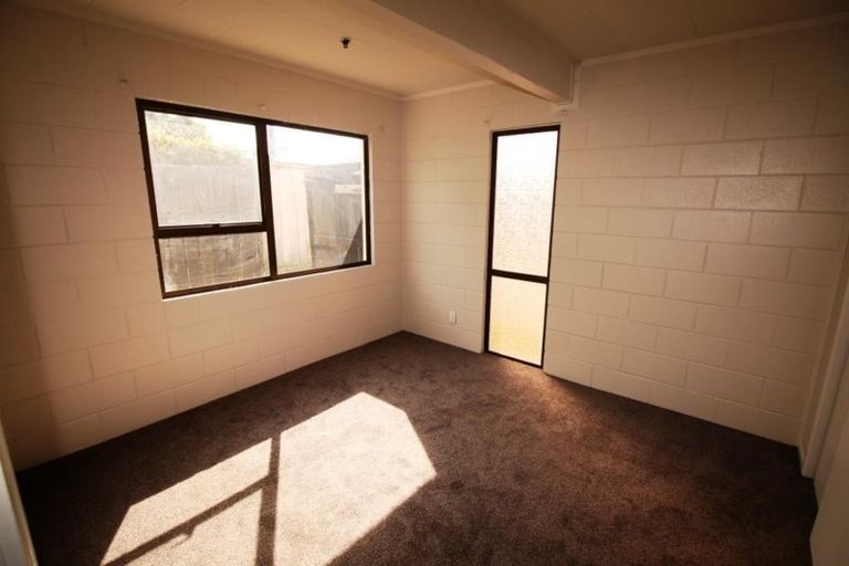 Photo of property in 42 Roberts Road, Te Atatu South, Auckland, 0610