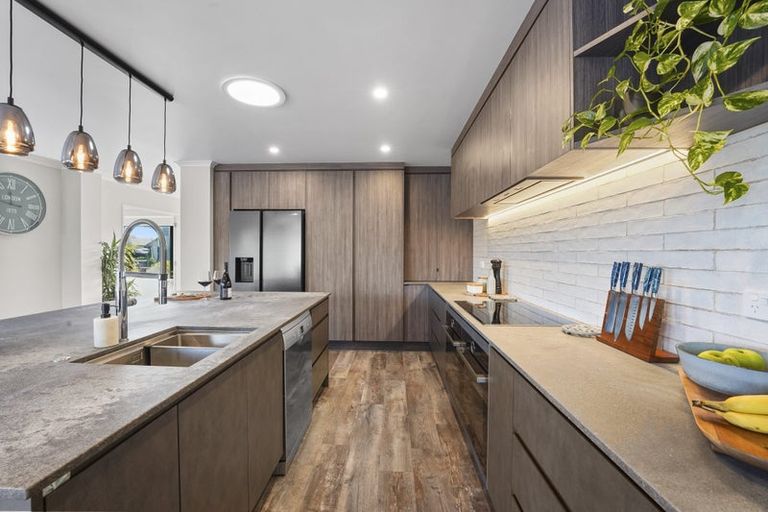 Photo of property in 28 Madison Street, Cambridge, 3434