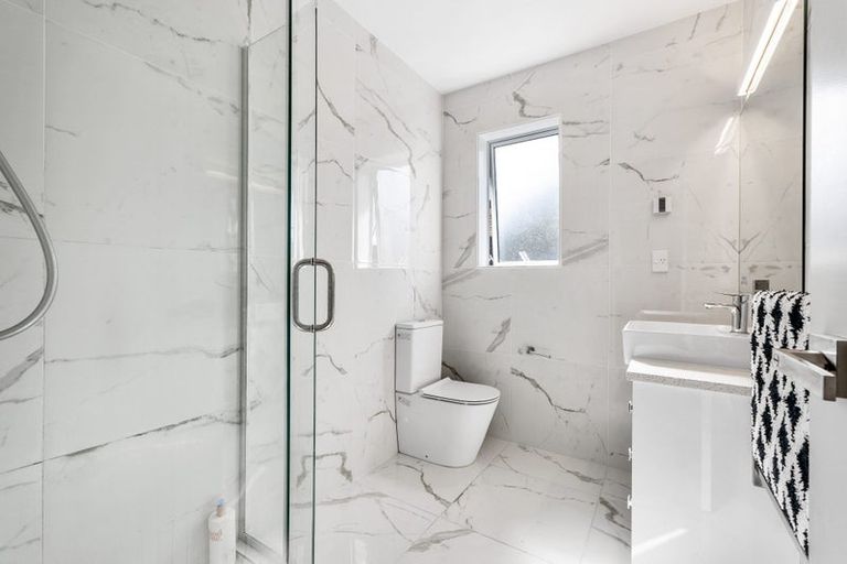 Photo of property in 17 Walter Ruddock Avenue, Kumeu, 0810