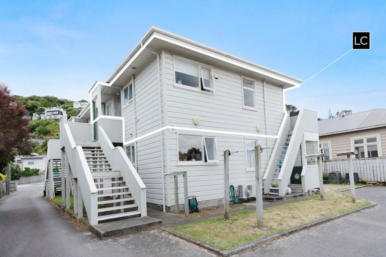 Photo of property in 5/139 Queens Drive, Lyall Bay, Wellington, 6022