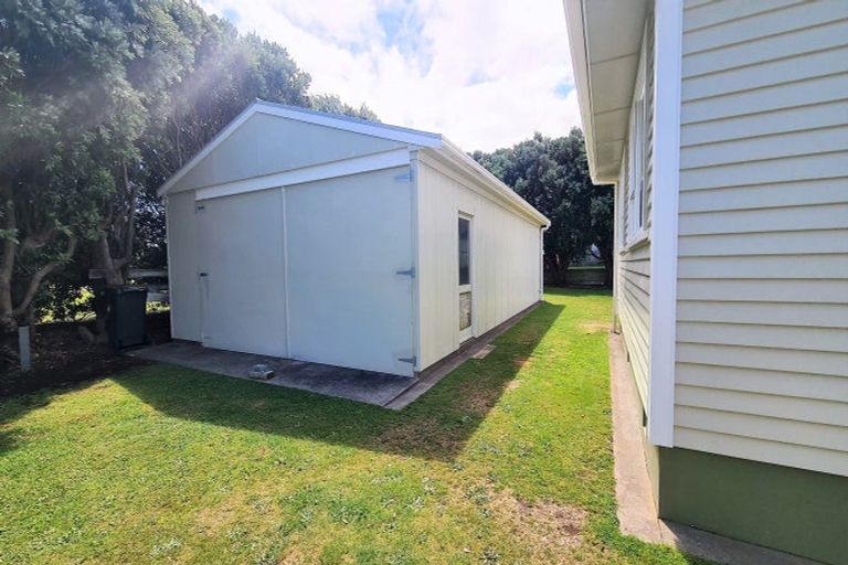 Photo of property in 20 Dieffenbach Street, Opunake, 4616