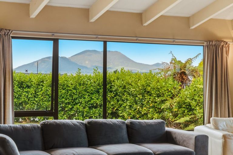 Photo of property in 1/16 Isobel Street, Acacia Bay, Taupo, 3330