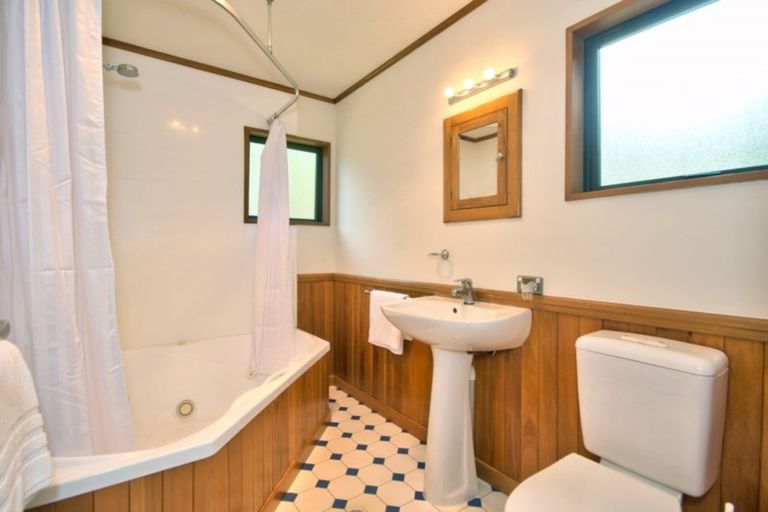 Photo of property in 237 Fernhill Road, Sunshine Bay, Queenstown, 9300