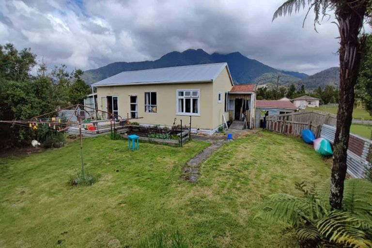 Photo of property in 2 Murray Street, Whataroa, 7886
