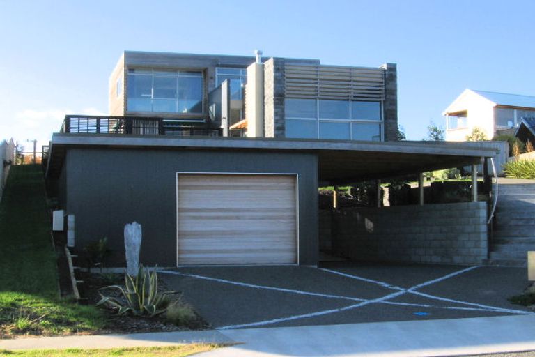 Photo of property in 13 Major Durie Place, Waikanae Beach, Waikanae, 5036