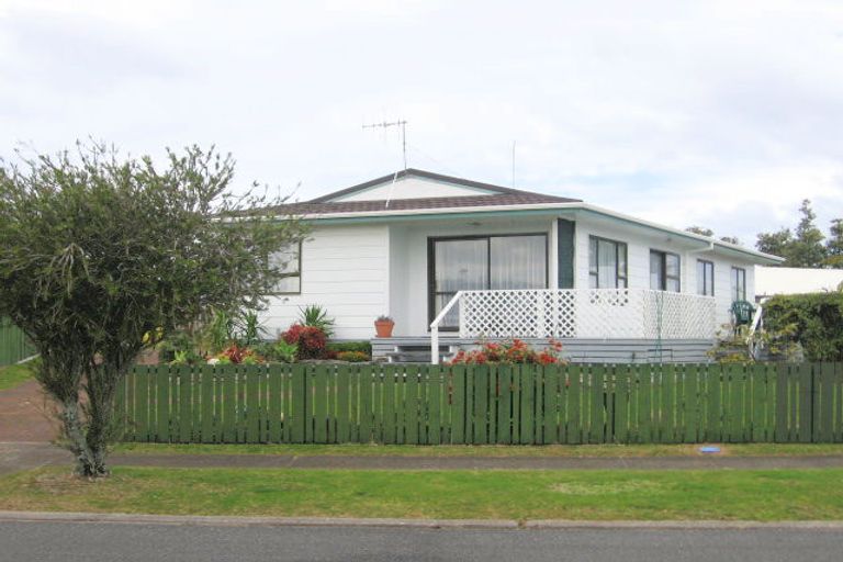 Photo of property in 126 Charleston Avenue, Whangamata, 3620