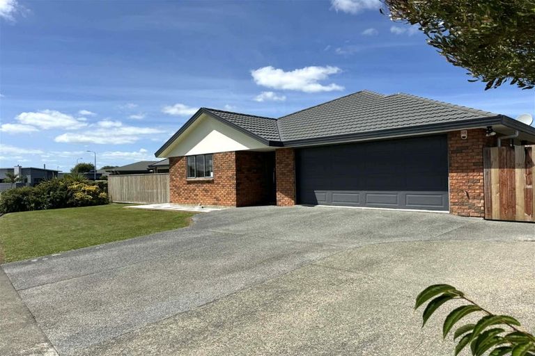 Photo of property in 42 Peter Hall Drive, Kelvin Grove, Palmerston North, 4414