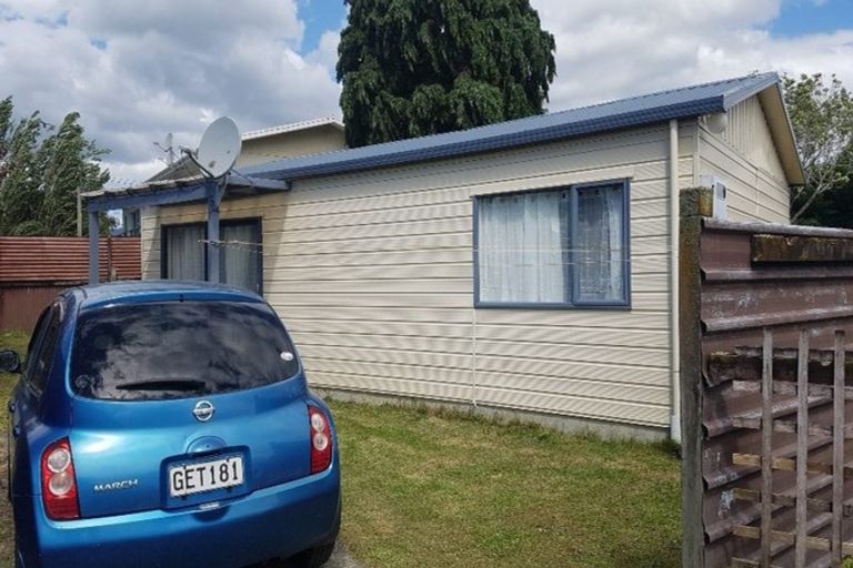 Photo of property in 100 Gibbons Street, Ebdentown, Upper Hutt, 5018