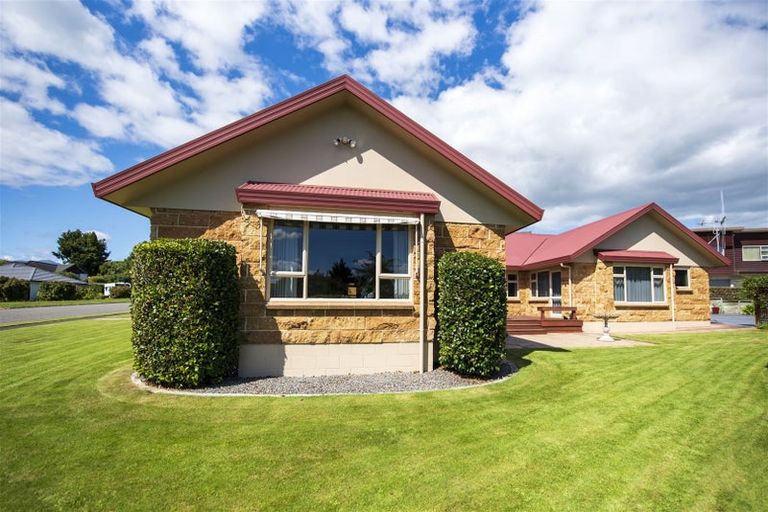 Photo of property in 17 Claremont Rise, Levin, 5510