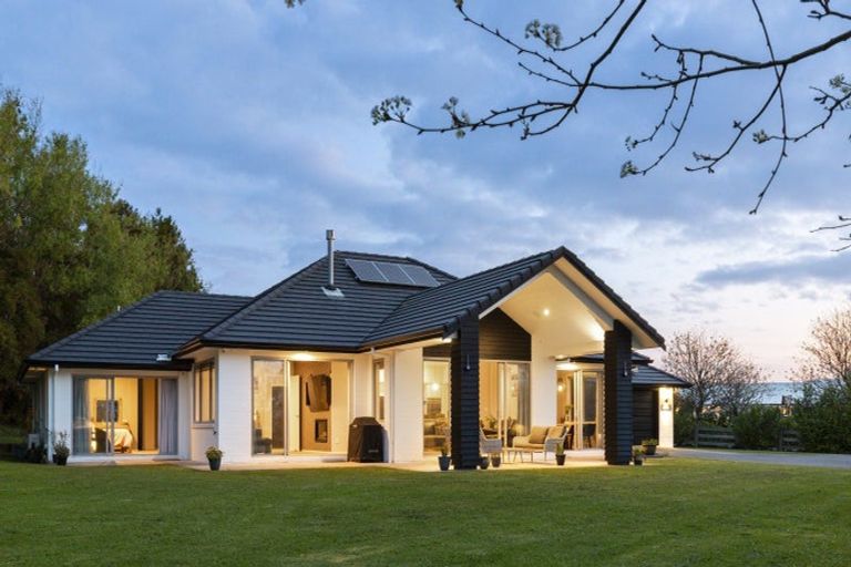 Photo of property in 1539 Waiuku Road, Waiuku, 2681