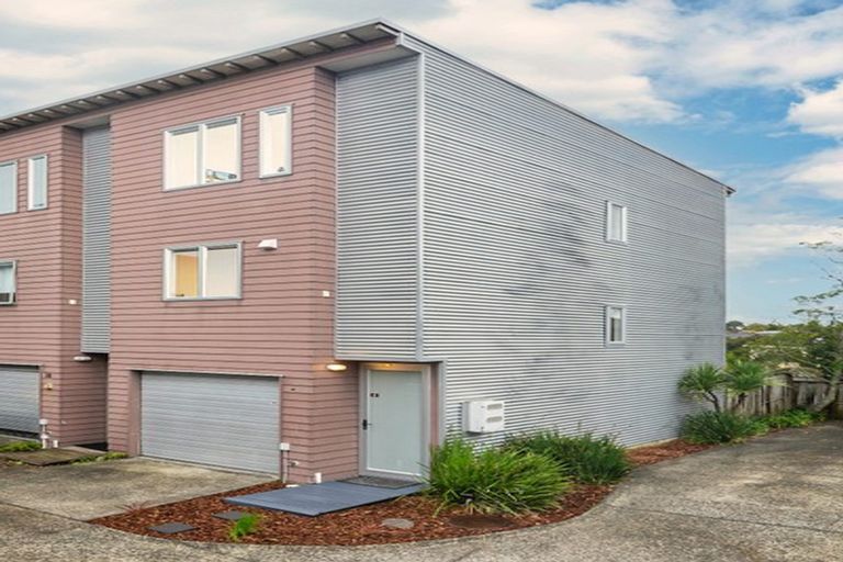 Photo of property in 13 Albionvale Road, Glen Eden, Auckland, 0602