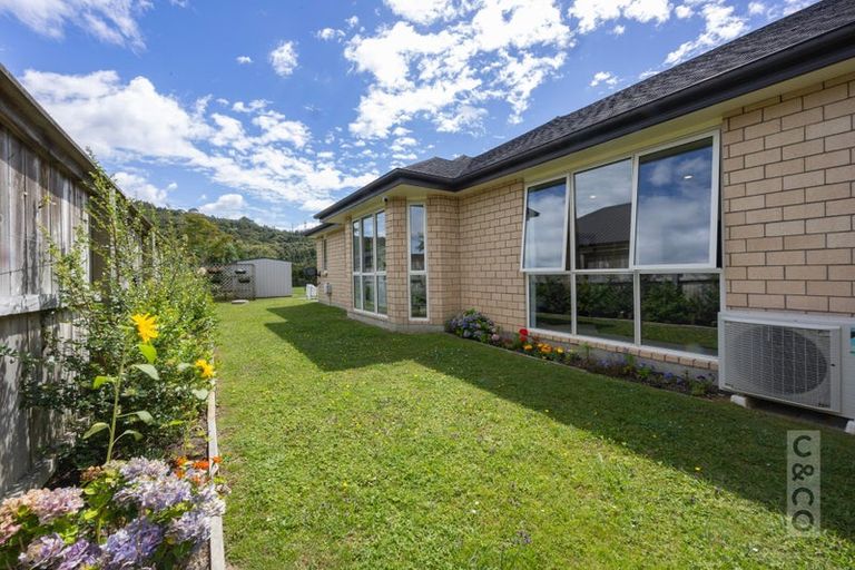 Photo of property in 16 Fruitlands Road, Kumeu, 0810