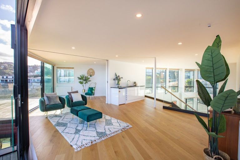 Photo of property in 10 Satchell Way, Kaiwharawhara, Wellington, 6035