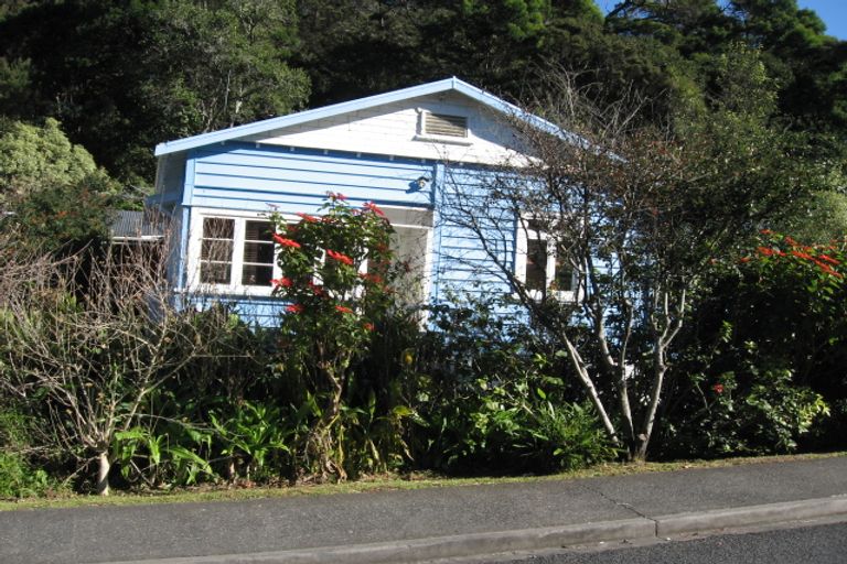 Photo of property in 9 Matauwhi Road, Russell, 0202