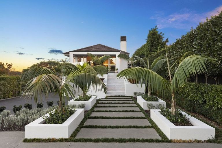 Photo of property in 86 Marine Parade, Mellons Bay, Auckland, 2014