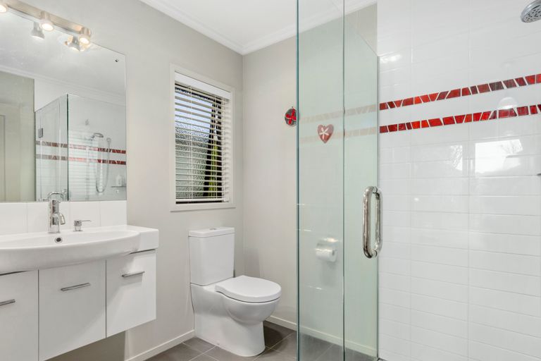 Photo of property in 16 Harbour View Road, Point Wells, Warkworth, 0986