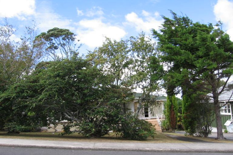 Photo of property in 1/1 Varlene Terrace, Forrest Hill, Auckland, 0620