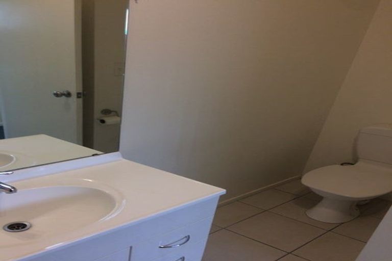 Photo of property in 20 Brashier Circle, Sunnyvale, Auckland, 0612