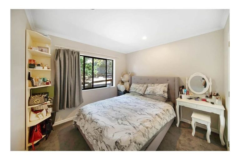 Photo of property in 28 Chieftain Rise, Goodwood Heights, Auckland, 2105