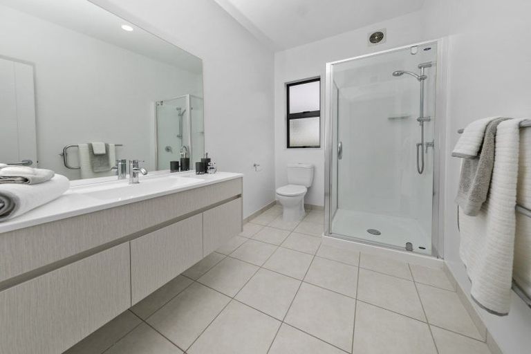 Photo of property in 4/40 Scarlet Oak Drive, Schnapper Rock, Auckland, 0632