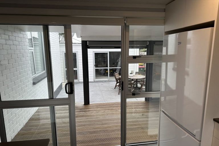 Photo of property in 27 Tukapa Street, Westown, New Plymouth, 4310