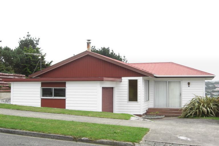 Photo of property in 46b Edgecombe Street, Newlands, Wellington, 6037