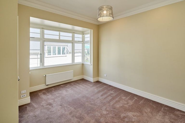 Photo of property in 40 Roxburgh Street, Mount Victoria, Wellington, 6011