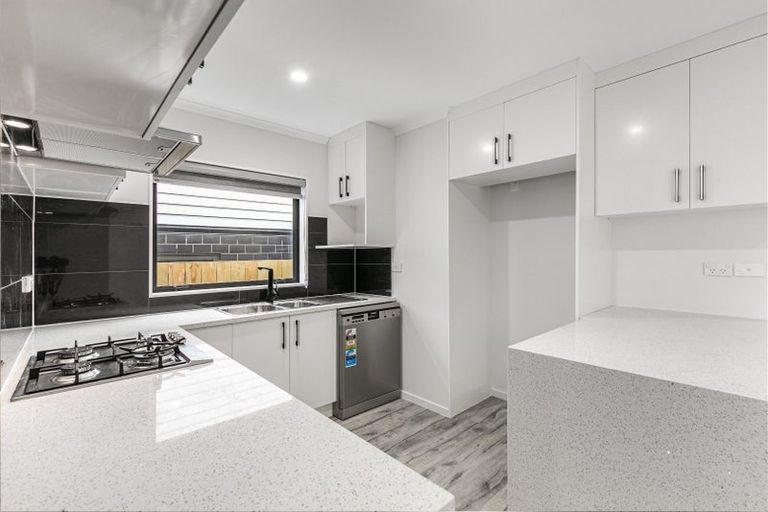 Photo of property in 84 Godley Road, Green Bay, Auckland, 0604