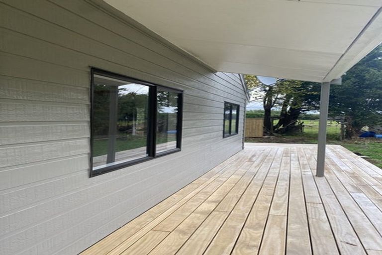 Photo of property in 378 Tararua Road, Levin, 5571