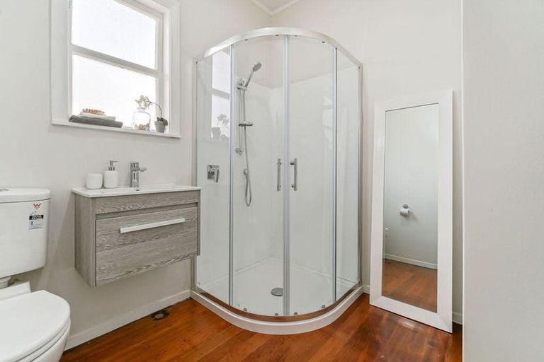 Photo of property in 696 Te Atatu Road, Te Atatu Peninsula, Auckland, 0610