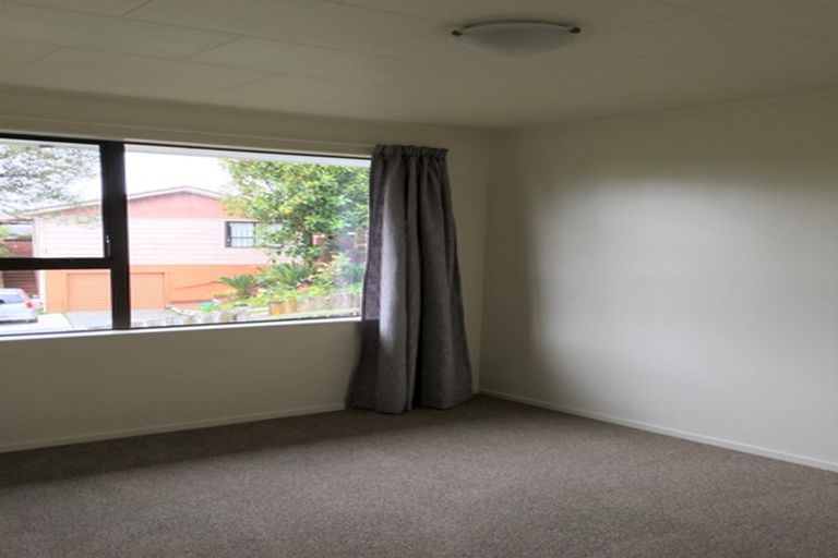 Photo of property in 60 Lavelle Road, Henderson, Auckland, 0612