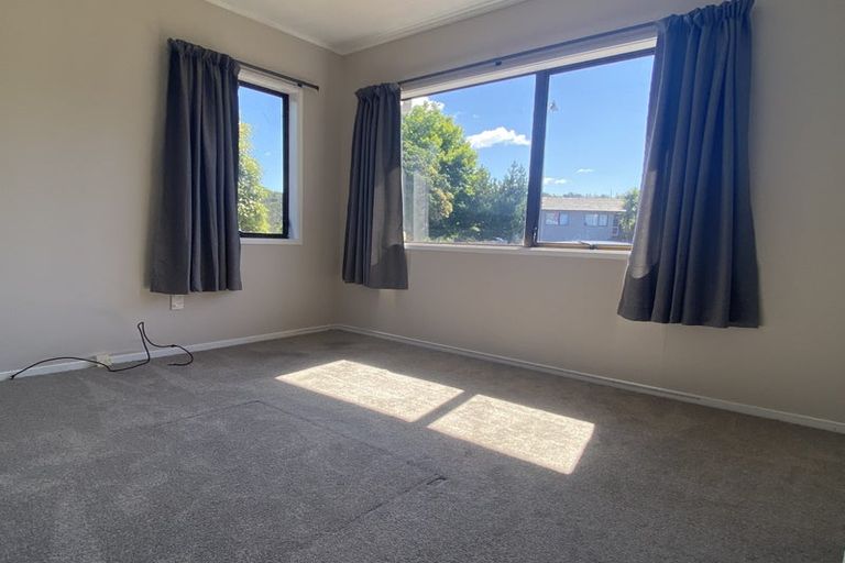 Photo of property in 43 Deverell Place, Northcross, Auckland, 0632