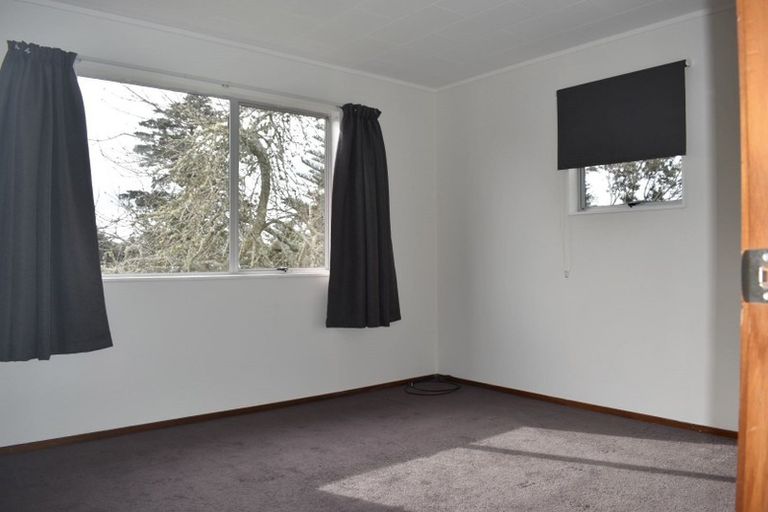 Photo of property in 3 Garton Drive, Massey, Auckland, 0614