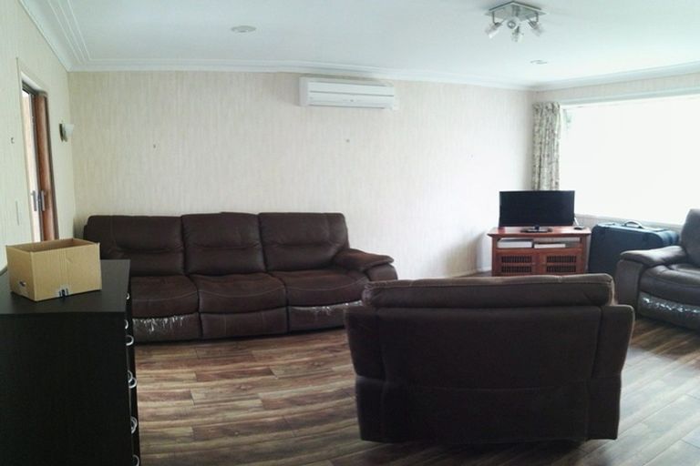 Photo of property in 1/22 La Perouse Street, Botany Downs, Auckland, 2010