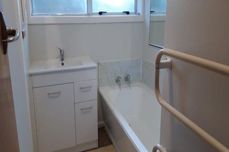 Photo of property in 21 Eglinton Street, Avondale, Christchurch, 8061