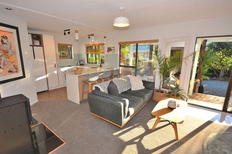 Photo of property in 2 Island View Terrace, Waikanae Beach, Waikanae, 5036