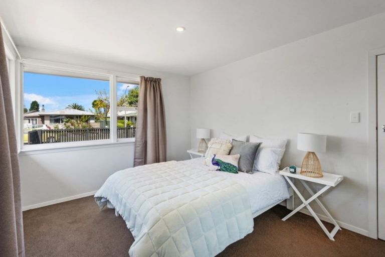 Photo of property in 16 Clipper Place, Redwood, Christchurch, 8051